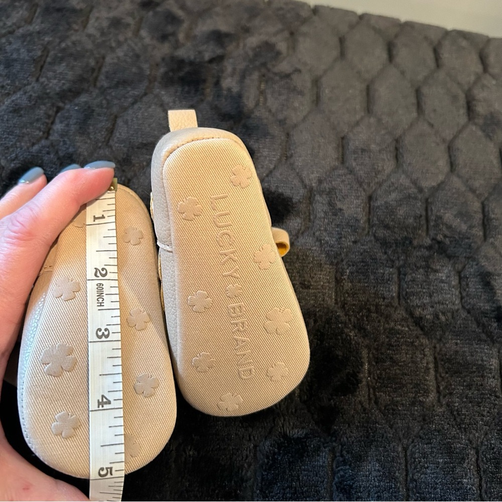 Lucky Brand Mary Jane Bow Crib Shoes Size 3 Tan/Beige NWOT - Picture 12 of 13